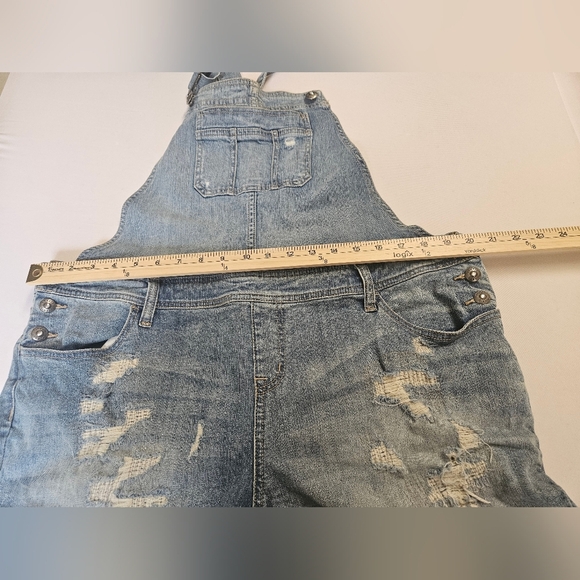 Torrid Premium-Distresed  Denim Short Overalls Women's SZ 14" - Picture 8 of 9
